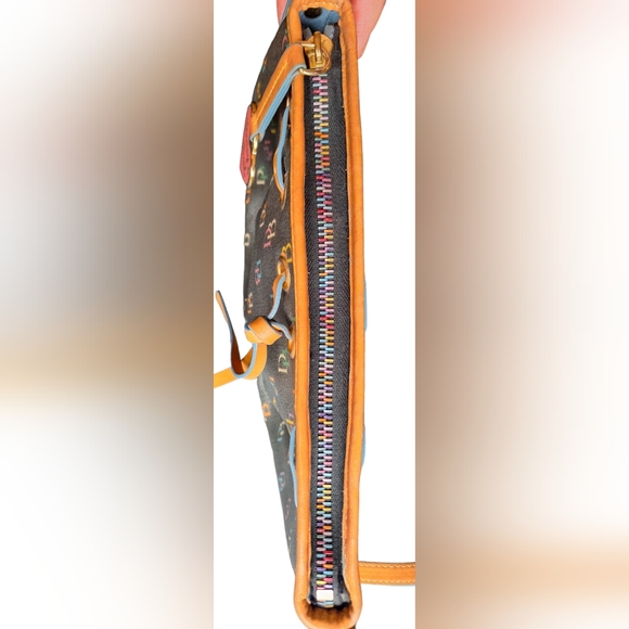 EUC Dooney & Bourke Signature Monogram Baguette Y2K Shoulder Bag Rainbow zipper! - Picture 9 of 14